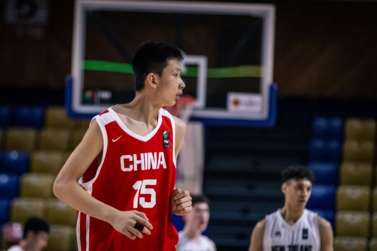 开云登录-赵博替补高效贡献17+11两双 攻防一体揽4前场板送3封盖