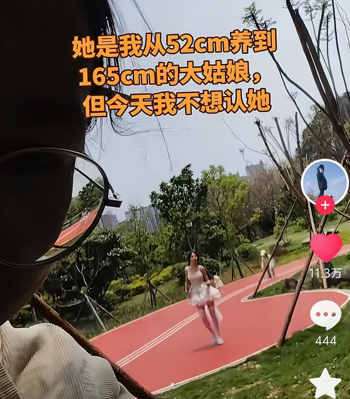 开云登录-“好豪迈的洛丽塔”，165cm未成年女儿穿搭火了，家长尴尬不敢认